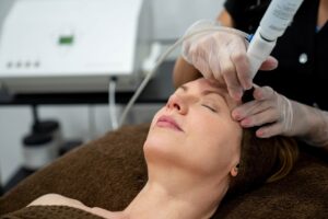 Read more about the article What to Ask Your Dermatologist Before Laser Treatment