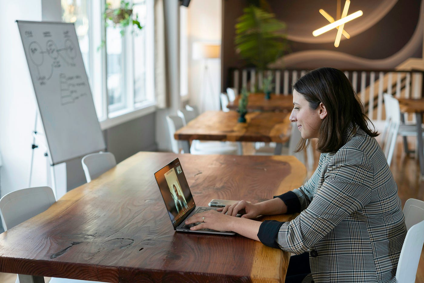 You are currently viewing Mastering Remote High Ticket Closing: The Ultimate Course for Modern Sales Professionals