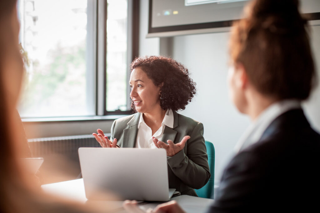 You are currently viewing Mastering Sales Demo Training: Turning Presentations into Conversions