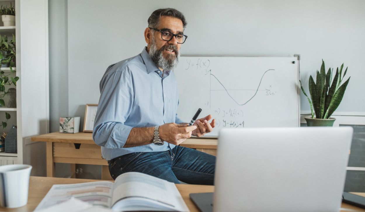 You are currently viewing Online Course Launch Strategist: How to Plan, Promote, and Maximize Your Course Success