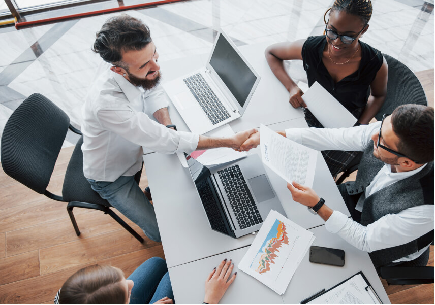You are currently viewing Revenue Share Sales Closers: How Performance-Based Closing Helps Businesses Scale Faster